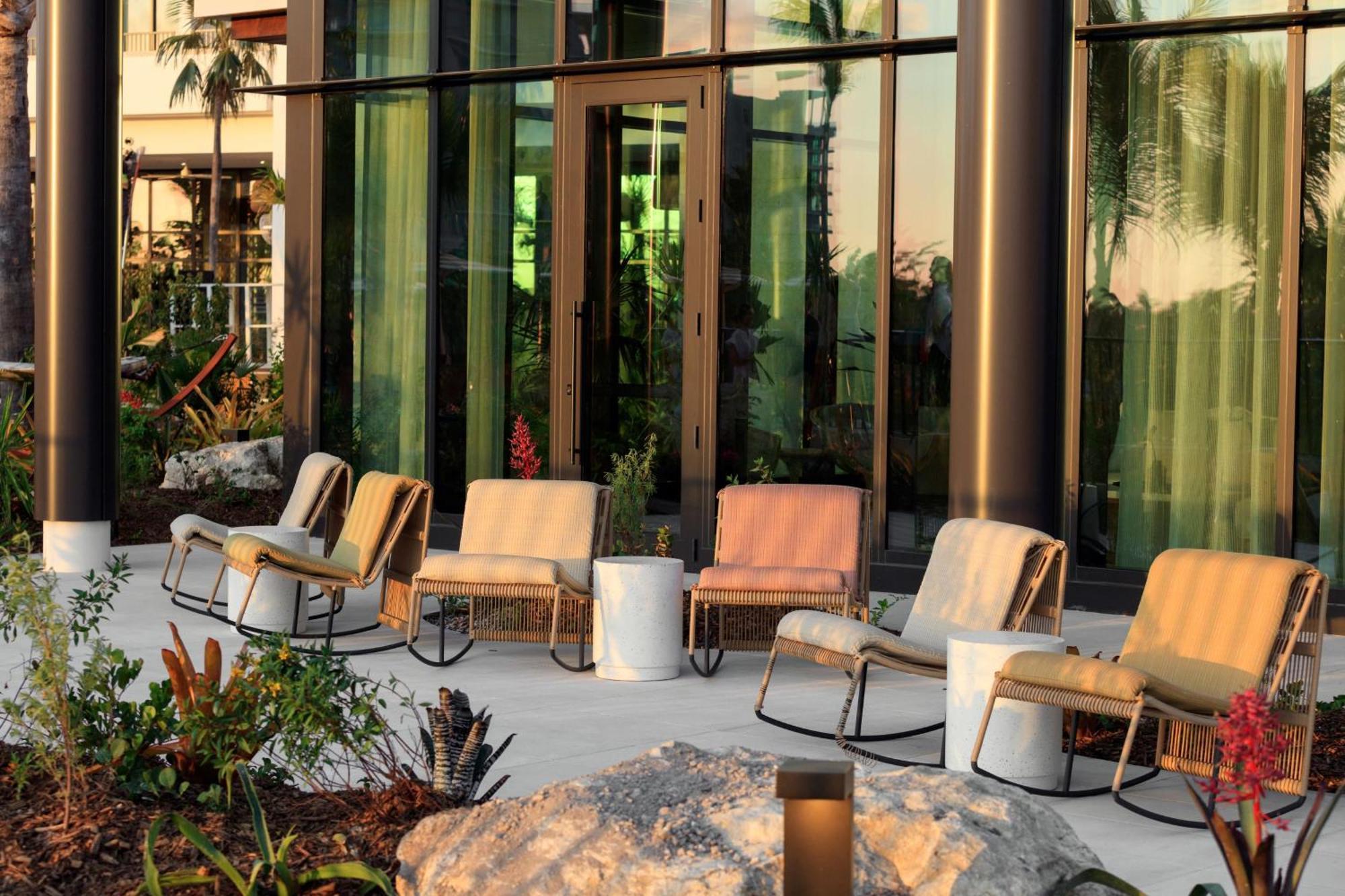Hotel Indigo Grand Cayman By Ihg West Bay Экстерьер фото